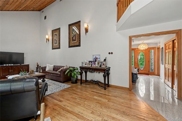 26 Mandy Lane, Mahopac, NY 10541