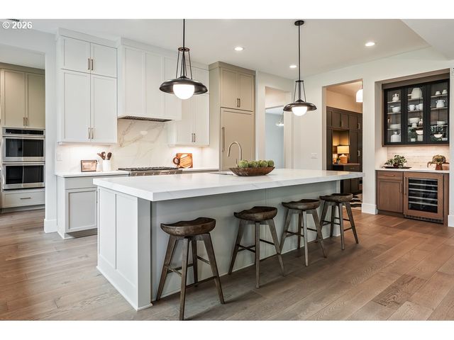 4460 Lords Ln, Lake Oswego, OR 97035