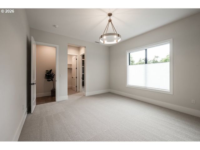 4460 Lords Ln, Lake Oswego, OR 97035