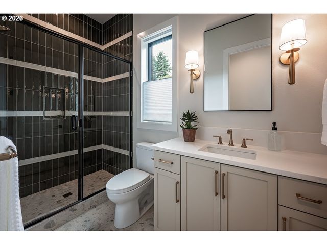 4460 Lords Ln, Lake Oswego, OR 97035