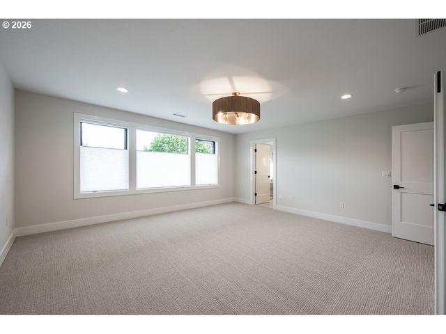 4460 Lords Ln, Lake Oswego, OR 97035