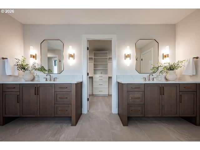 4460 Lords Ln, Lake Oswego, OR 97035