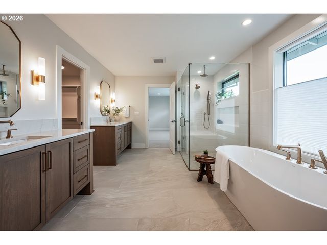4460 Lords Ln, Lake Oswego, OR 97035