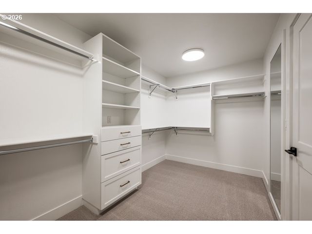4460 Lords Ln, Lake Oswego, OR 97035