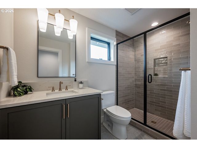 4460 Lords Ln, Lake Oswego, OR 97035