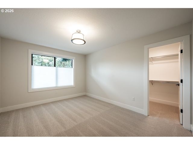 4460 Lords Ln, Lake Oswego, OR 97035