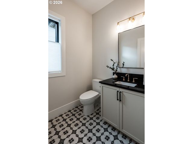 4460 Lords Ln, Lake Oswego, OR 97035