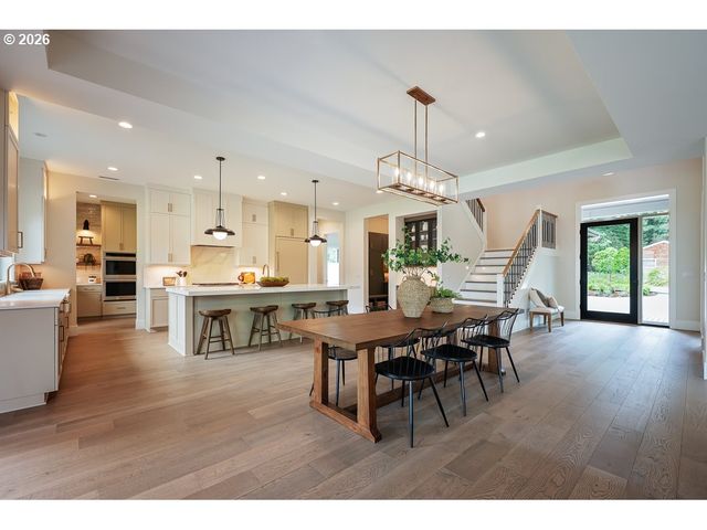4460 Lords Ln, Lake Oswego, OR 97035