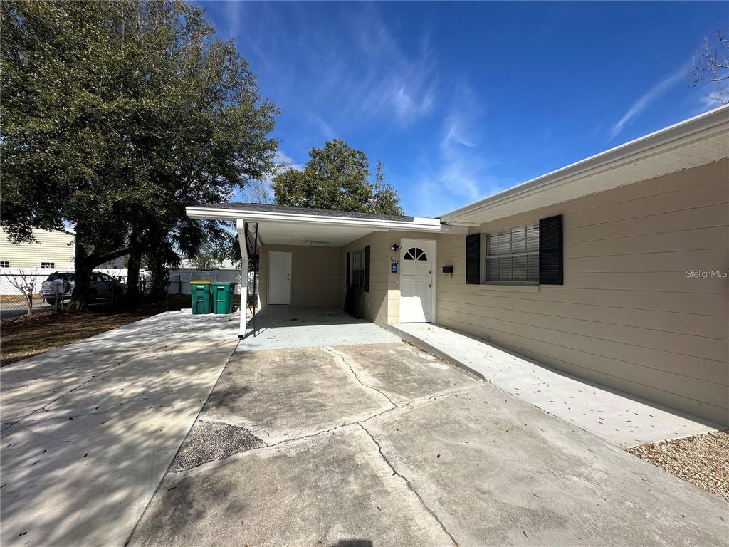 1017 E 1ST AVENUE, Mount Dora, FL 32757
