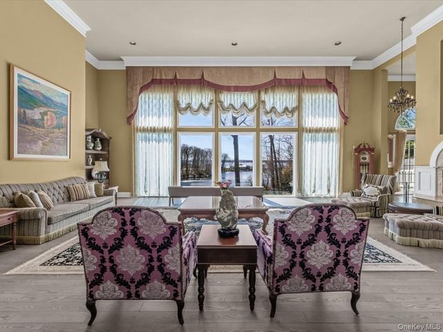 19 Mallard Drive, Lloyd Harbor, NY 11743