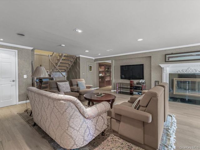 19 Mallard Drive, Lloyd Harbor, NY 11743