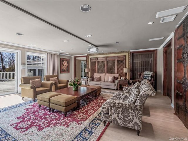 19 Mallard Drive, Lloyd Harbor, NY 11743