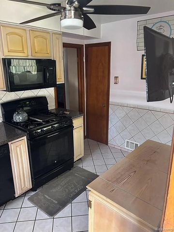 21350 Kipling Street, Oak Park, MI 48237