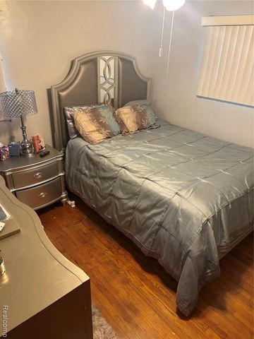 21350 Kipling Street, Oak Park, MI 48237