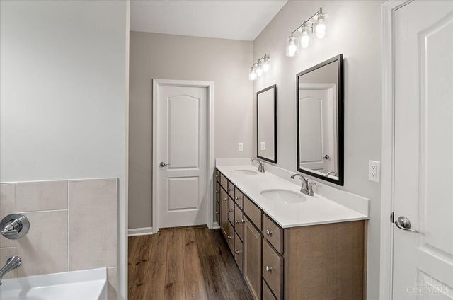 2552 Golden Leaf Drive, Beavercreek, OH 45431