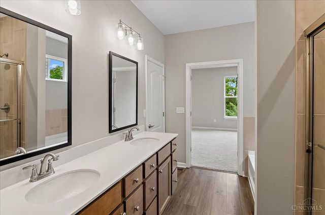 2552 Golden Leaf Drive, Beavercreek, OH 45431