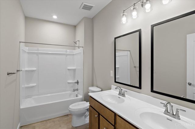 2552 Golden Leaf Drive, Beavercreek, OH 45431