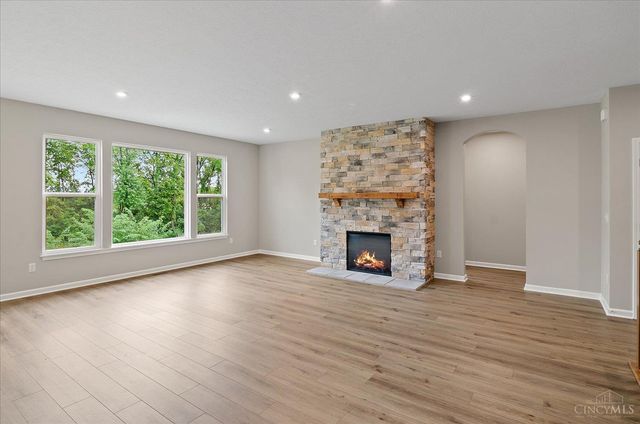 2552 Golden Leaf Drive, Beavercreek, OH 45431