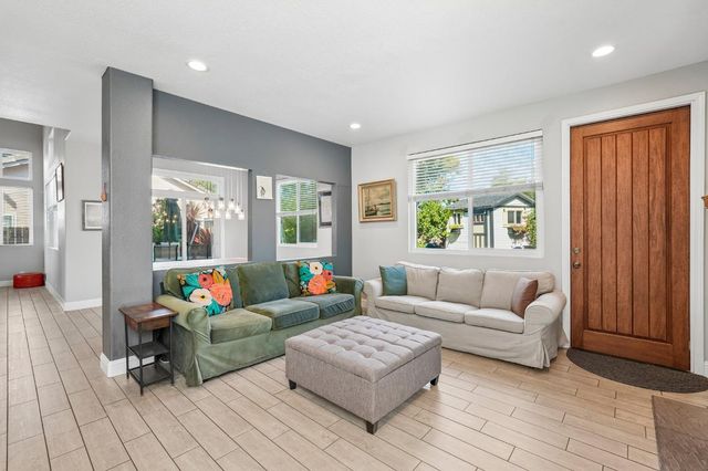 6190 Fieldale Dr, Elk Grove, CA 95758