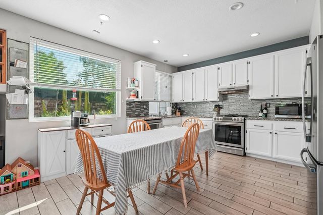 6190 Fieldale Dr, Elk Grove, CA 95758