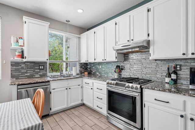 6190 Fieldale Dr, Elk Grove, CA 95758