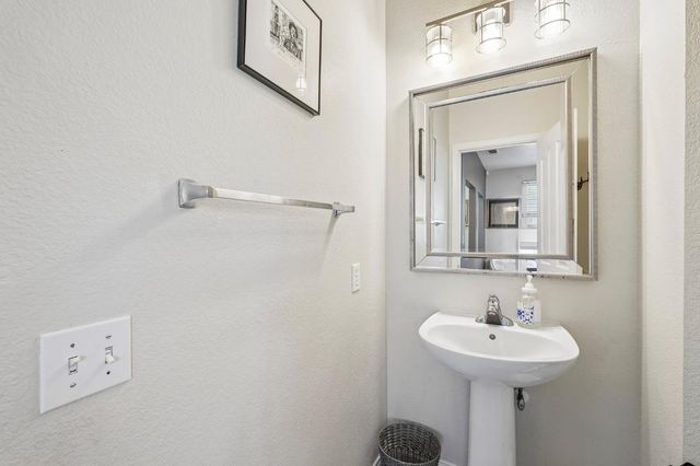 6190 Fieldale Dr, Elk Grove, CA 95758
