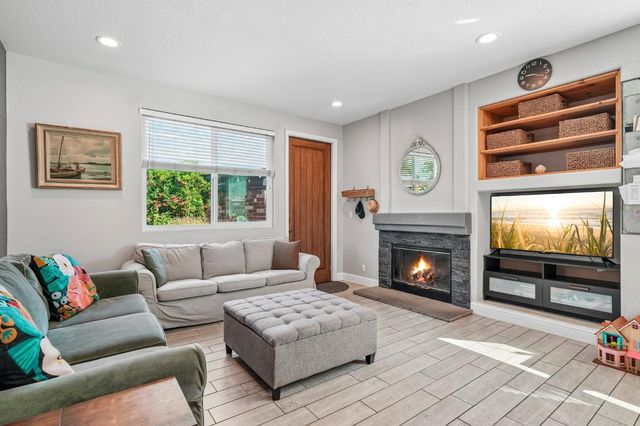 6190 Fieldale Dr, Elk Grove, CA 95758