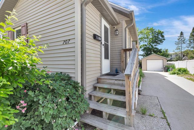 707 E RANDALL STREET, Appleton, WI 54911