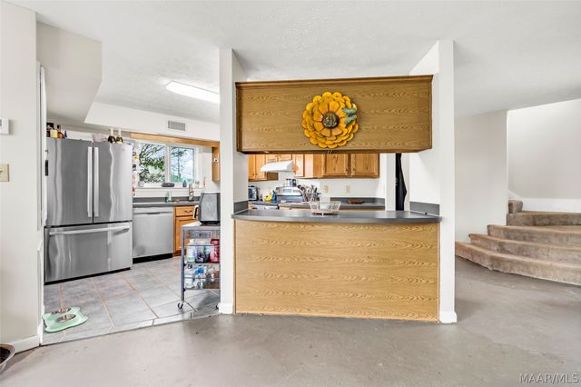 115 Willow Oak Drive, Deatsville, AL 36022