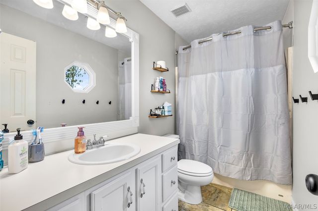 115 Willow Oak Drive, Deatsville, AL 36022