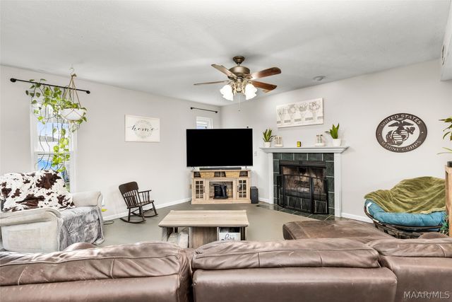 115 Willow Oak Drive, Deatsville, AL 36022