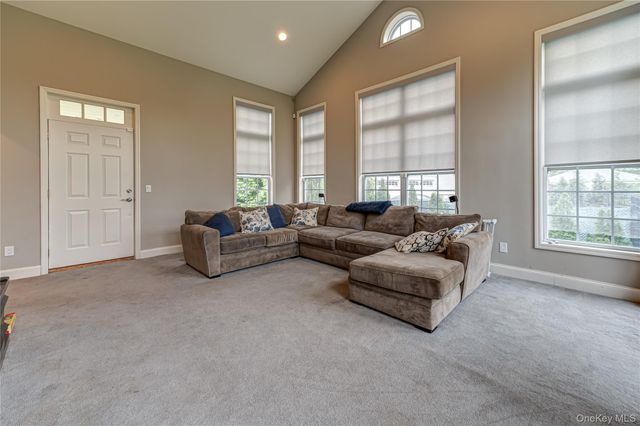 4 Indianwood Court, Wading River, NY 11792