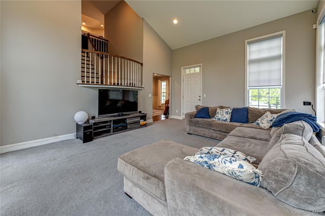 4 Indianwood Court, Wading River, NY 11792