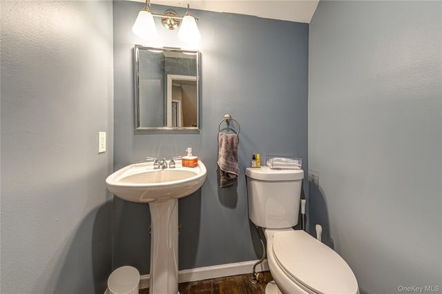4 Indianwood Court, Wading River, NY 11792