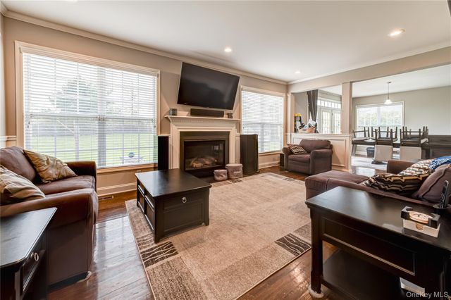 4 Indianwood Court, Wading River, NY 11792