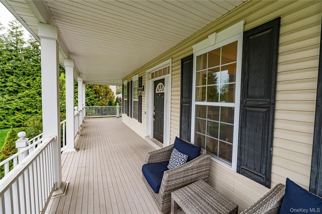 4 Indianwood Court, Wading River, NY 11792