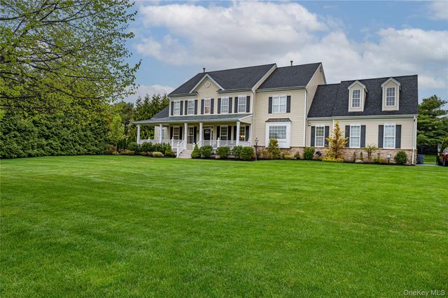 4 Indianwood Court, Wading River, NY 11792