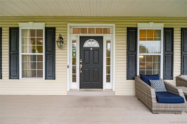 4 Indianwood Court, Wading River, NY 11792