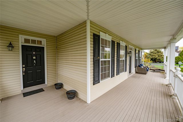 4 Indianwood Court, Wading River, NY 11792