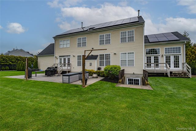 4 Indianwood Court, Wading River, NY 11792