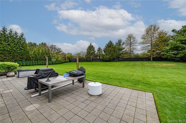 4 Indianwood Court, Wading River, NY 11792