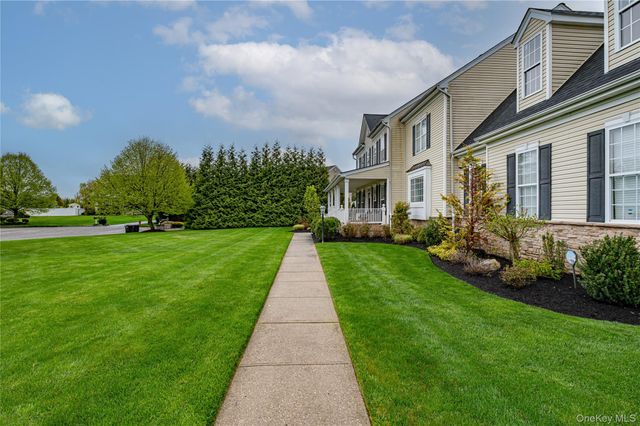 4 Indianwood Court, Wading River, NY 11792