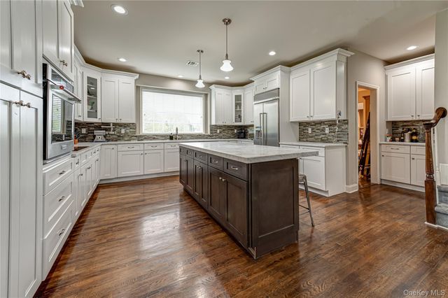 4 Indianwood Court, Wading River, NY 11792