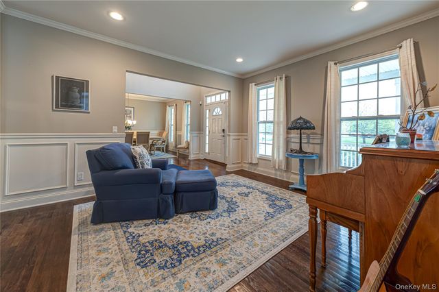 4 Indianwood Court, Wading River, NY 11792