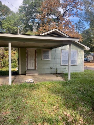 903 Alberta Ave., Columbia, MS 39429