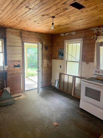 903 Alberta Ave., Columbia, MS 39429