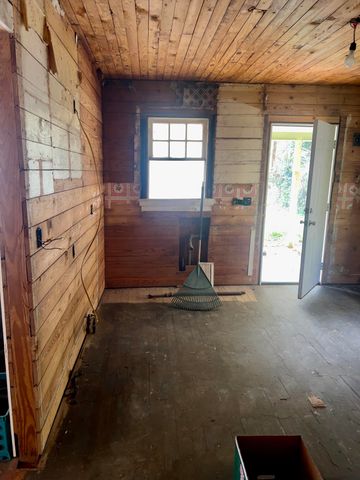 903 Alberta Ave., Columbia, MS 39429