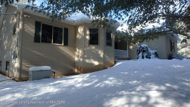 2612 S Ainger Road, Charlotte, MI 48813