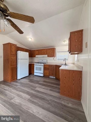 112 WOODSIDE RD, New Egypt, NJ 08533