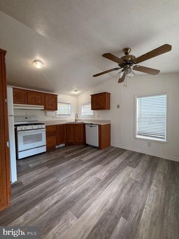112 WOODSIDE RD, New Egypt, NJ 08533